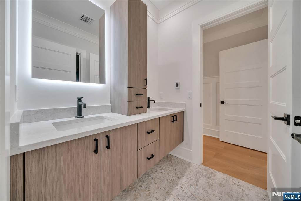 7 Central Avenue