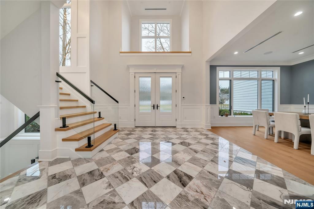7 Central Avenue