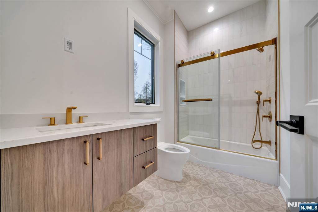 7 Central Avenue