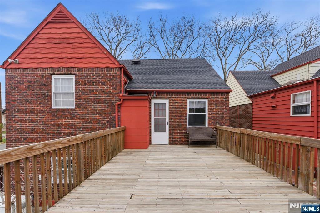 820 Elizabeth Street