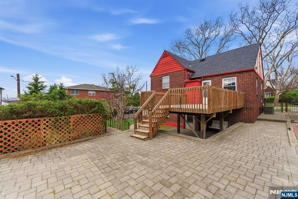 820 Elizabeth Street