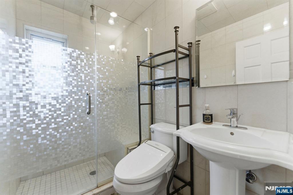 820 Elizabeth Street