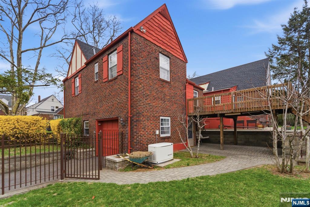 820 Elizabeth Street