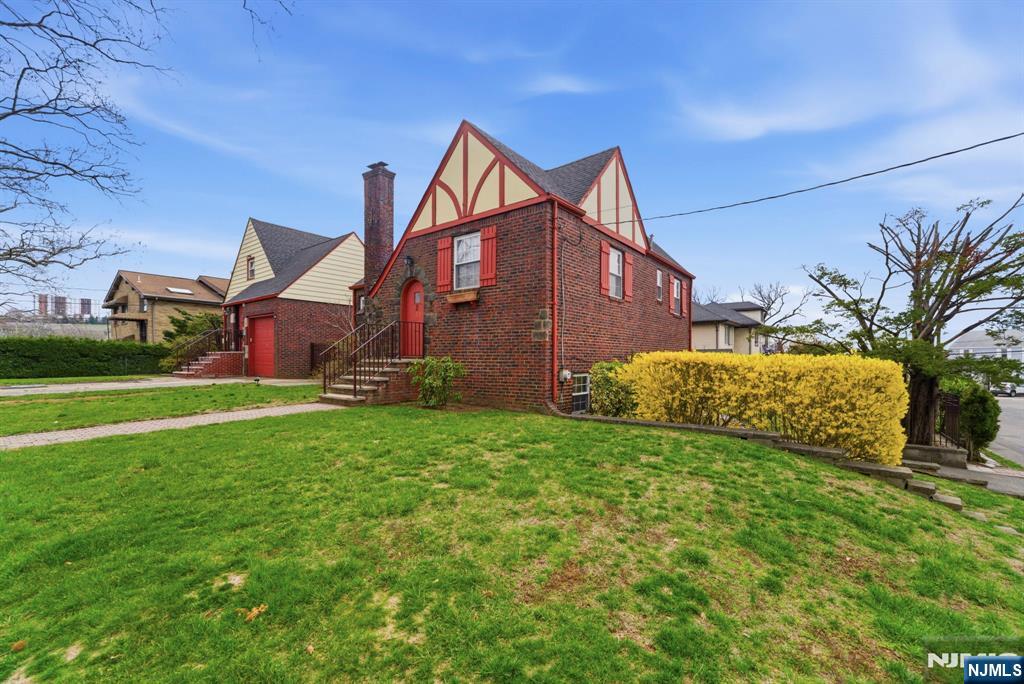 820 Elizabeth Street