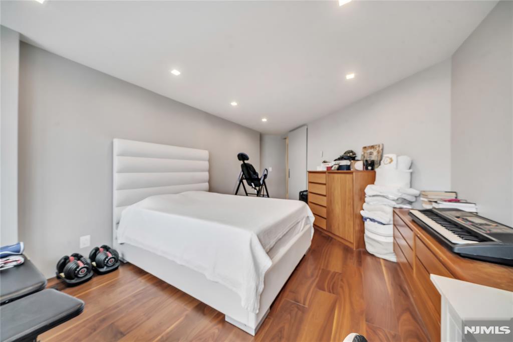 7000 Boulevard East 32C