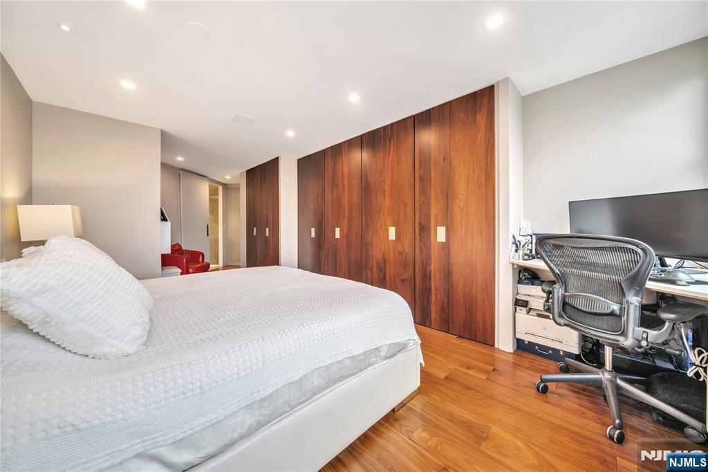 7000 Boulevard East 32C