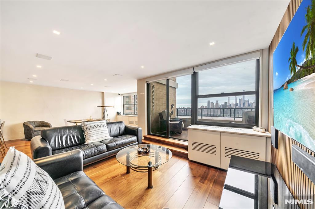 7000 Boulevard East 32C