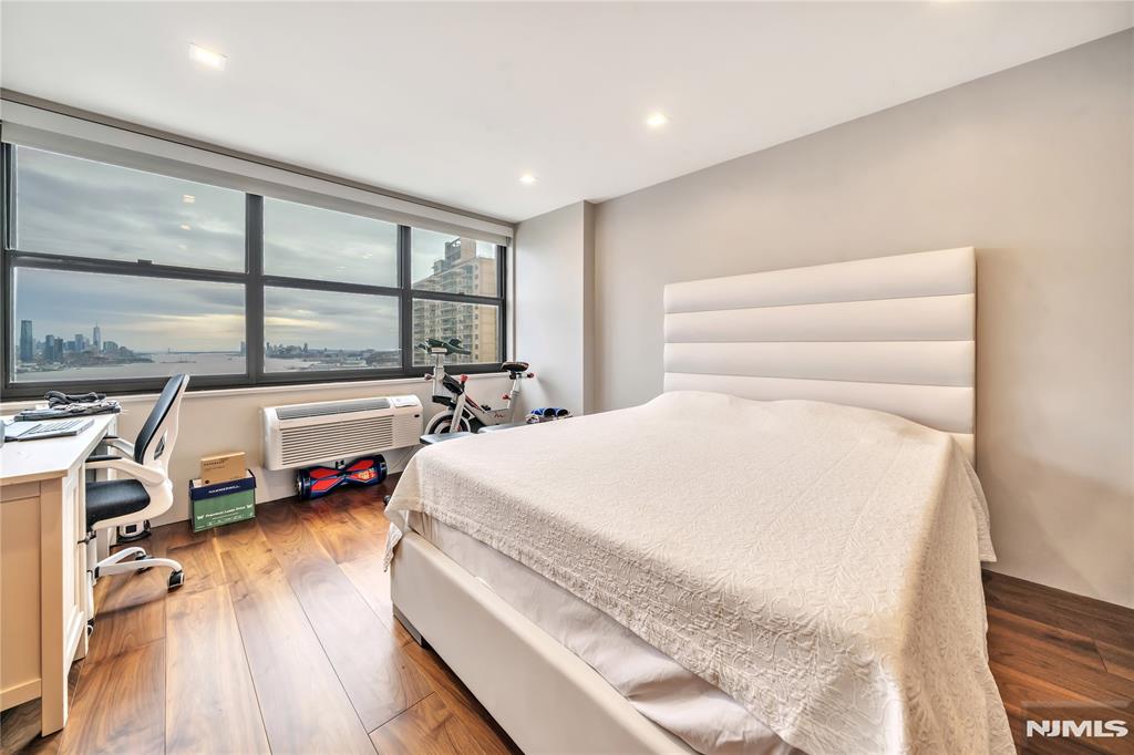 7000 Boulevard East 32C