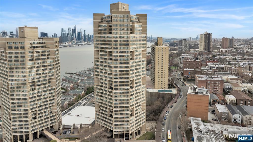 7000 Boulevard East 32C