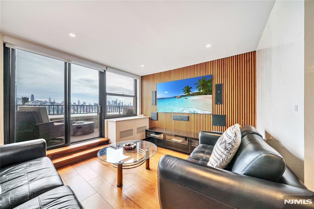 7000 Boulevard East 32C