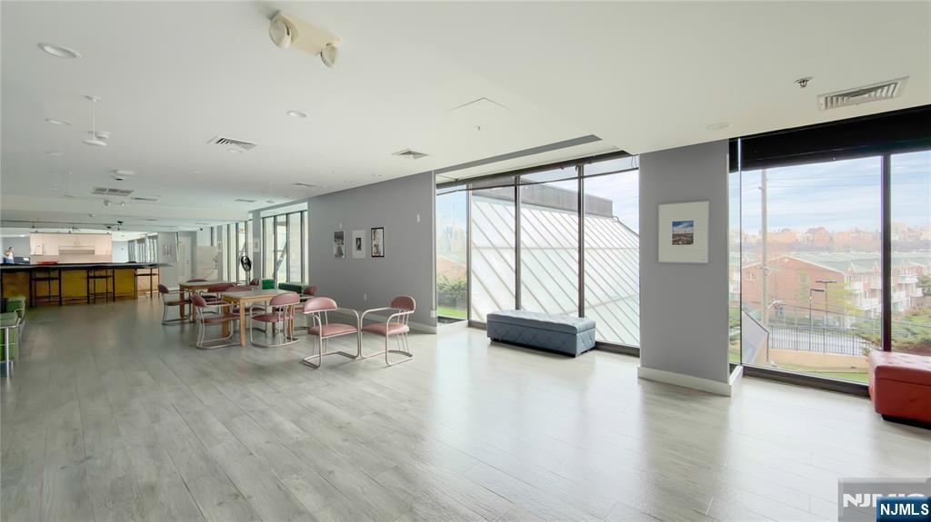7000 Boulevard East 32C