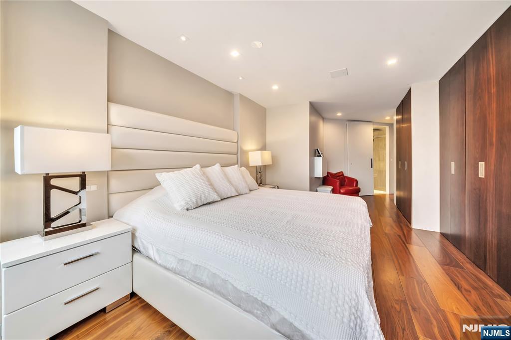 7000 Boulevard East 32C