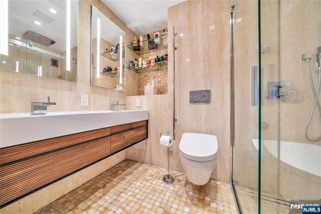 7000 Boulevard East 32C