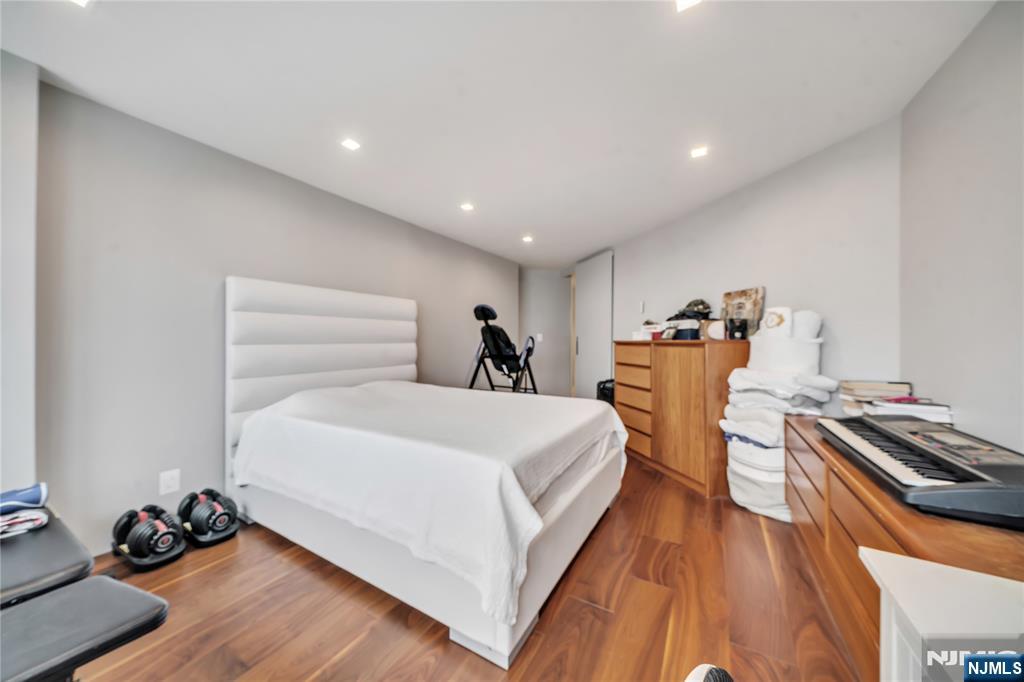 7000 Boulevard East 32C