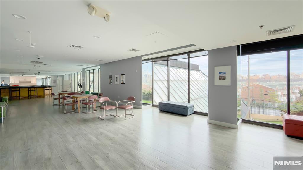 7000 Boulevard East 32C