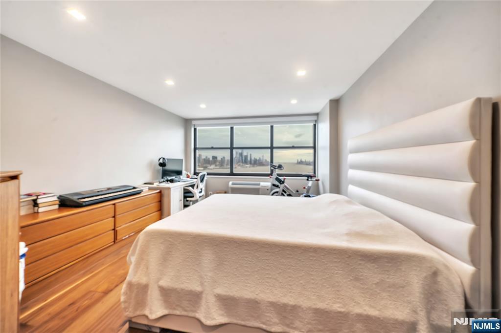 7000 Boulevard East 32C