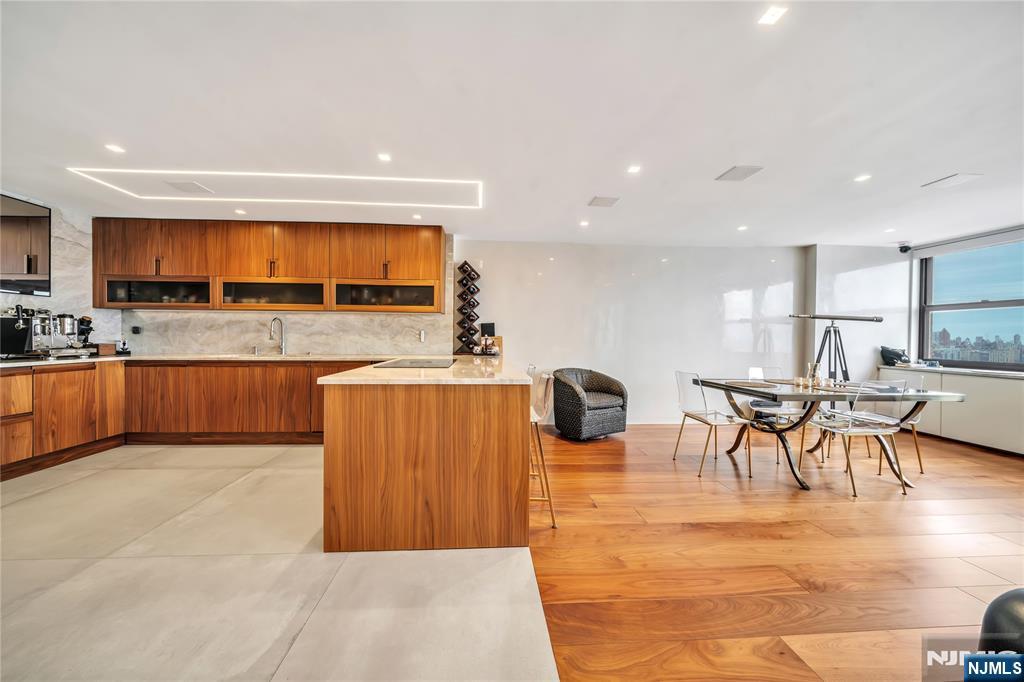 7000 Boulevard East 32C