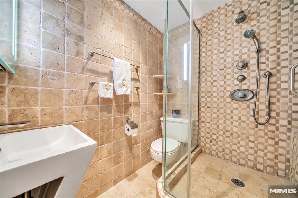 7000 Boulevard East 32C