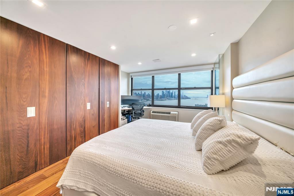 7000 Boulevard East 32C