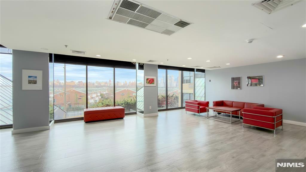 7000 Boulevard East 32C