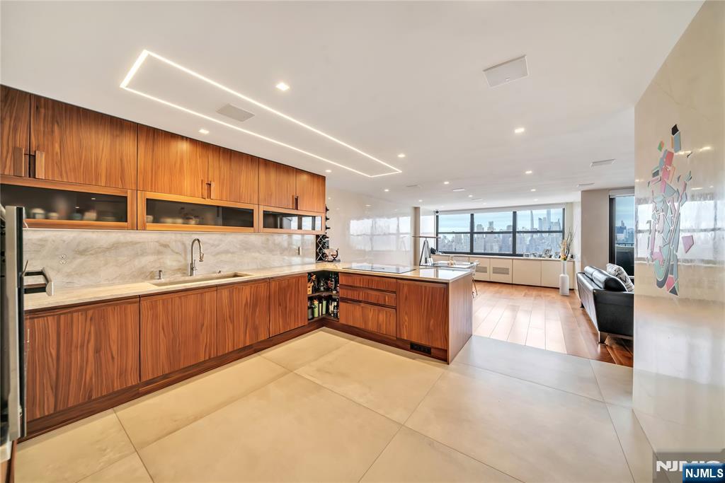 7000 Boulevard East 32C