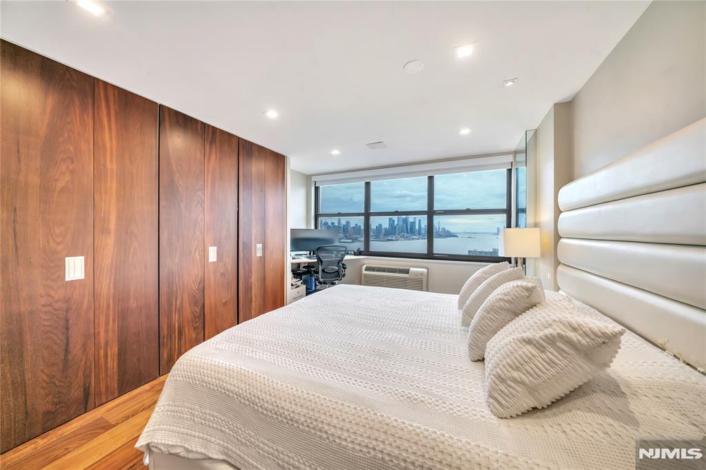 7000 Boulevard East 32C