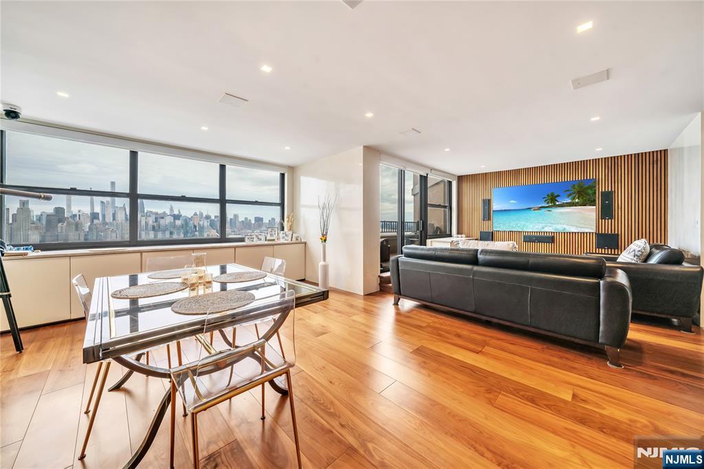 7000 Boulevard East 32C