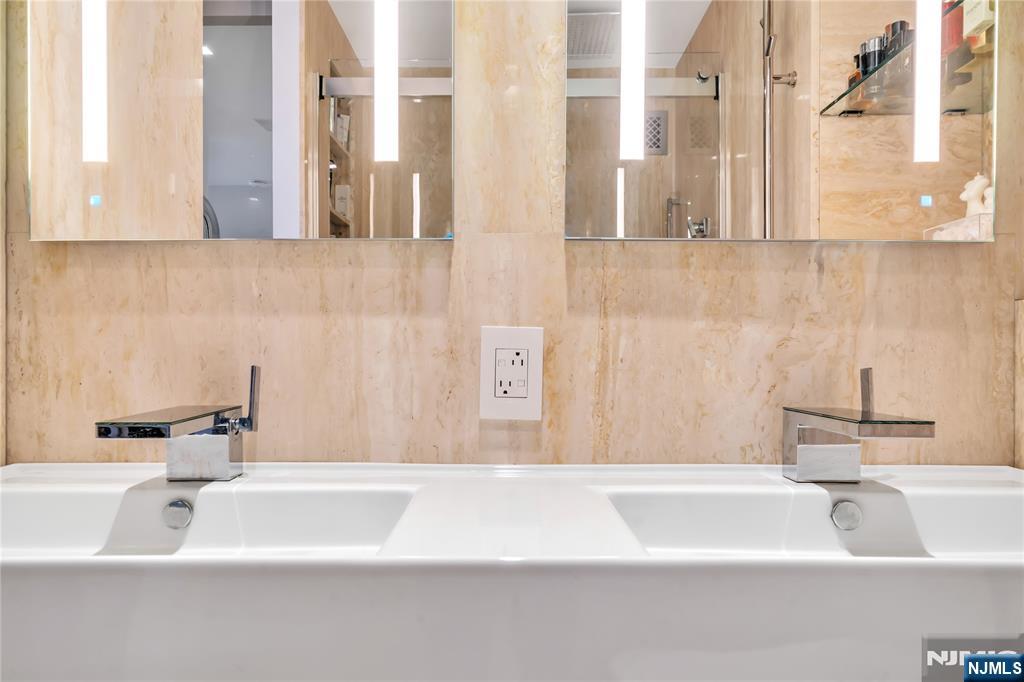 7000 Boulevard East 32C