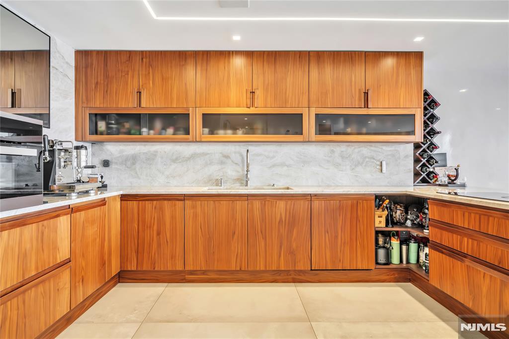 7000 Boulevard East 32C