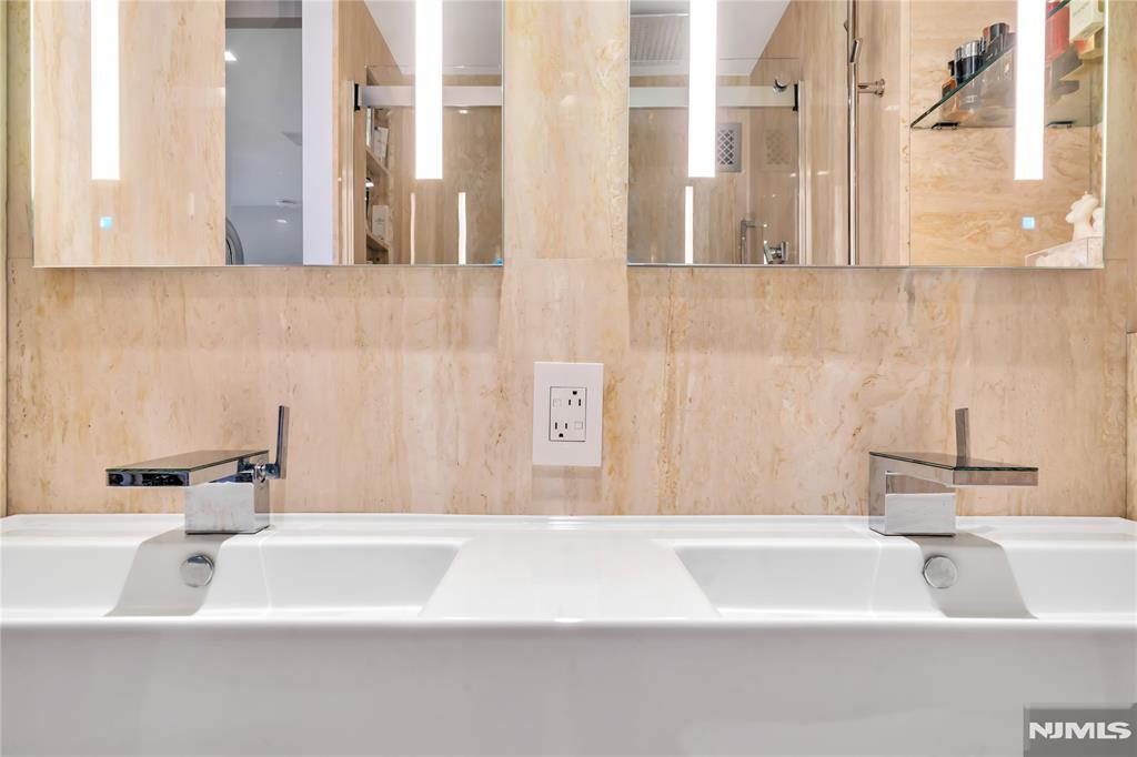 7000 Boulevard East 32C