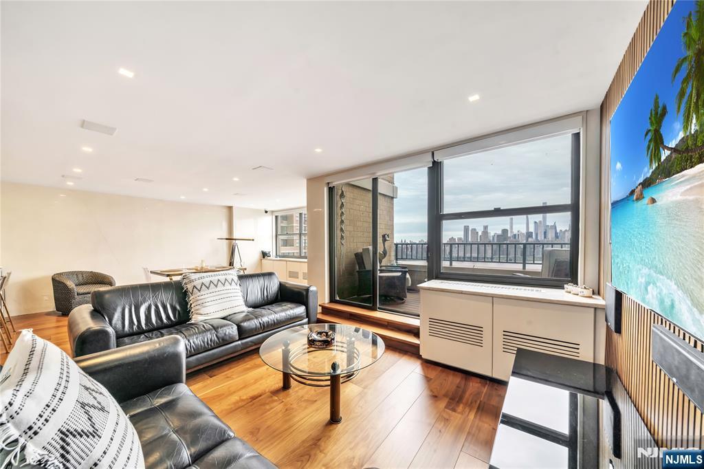 7000 Boulevard East 32C