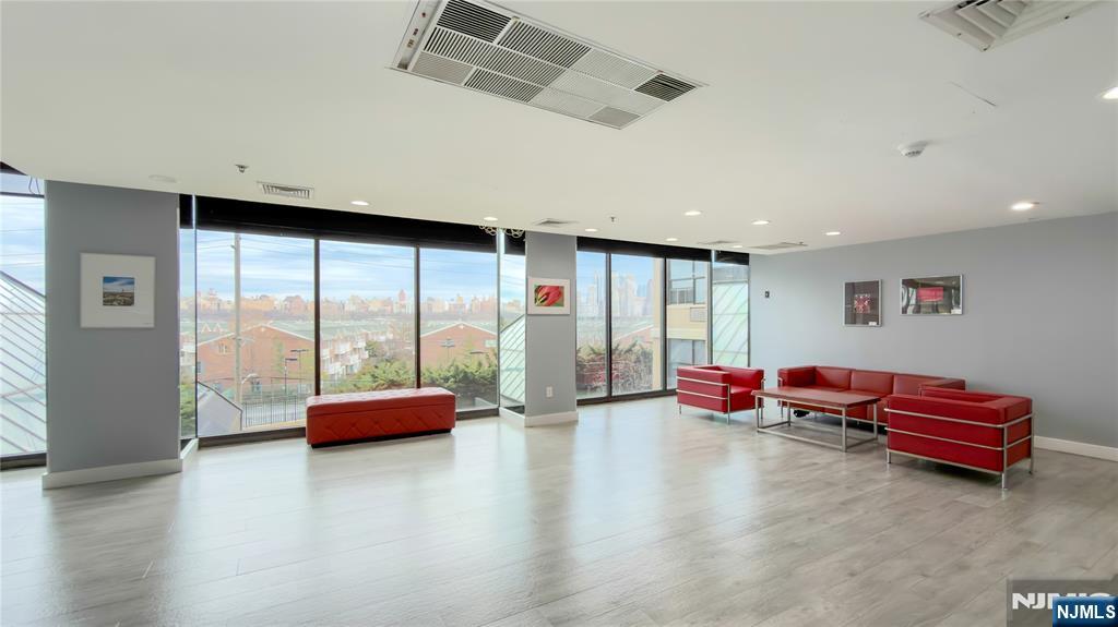 7000 Boulevard East 32C