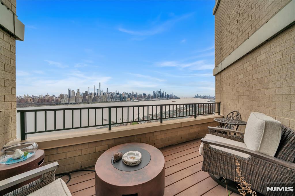 7000 Boulevard East 32C