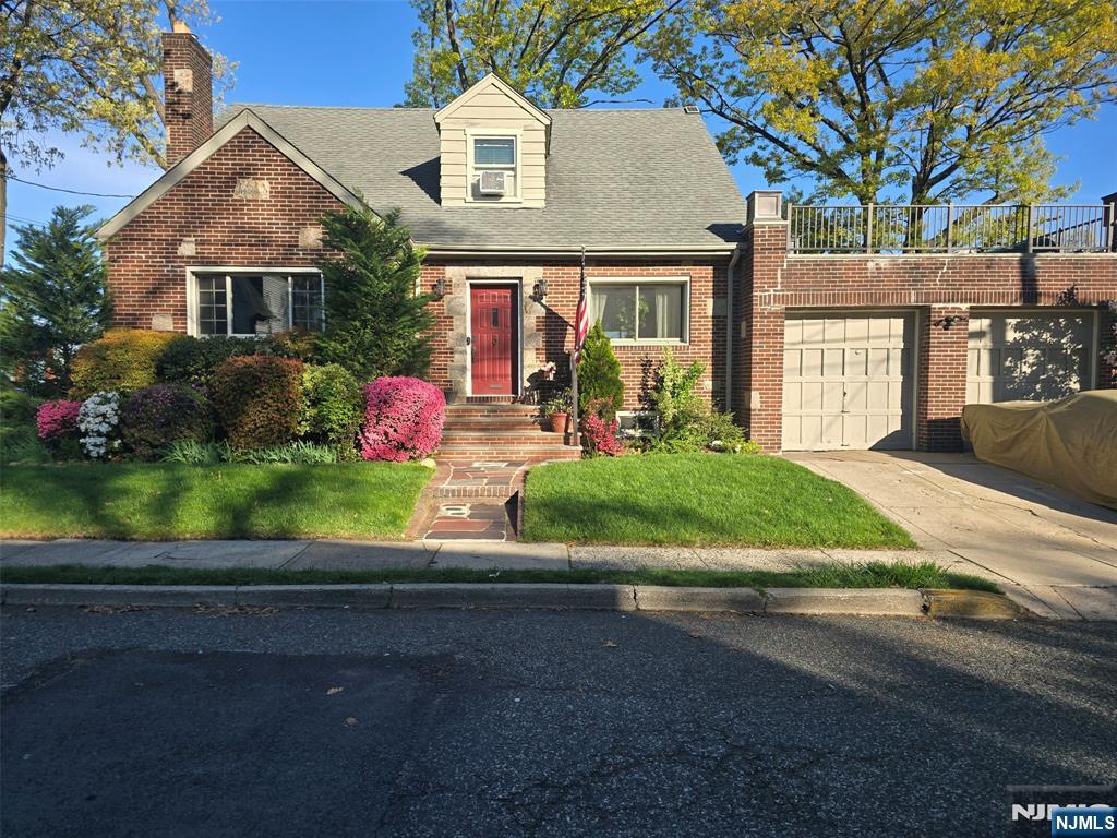 585 Monroe Place
