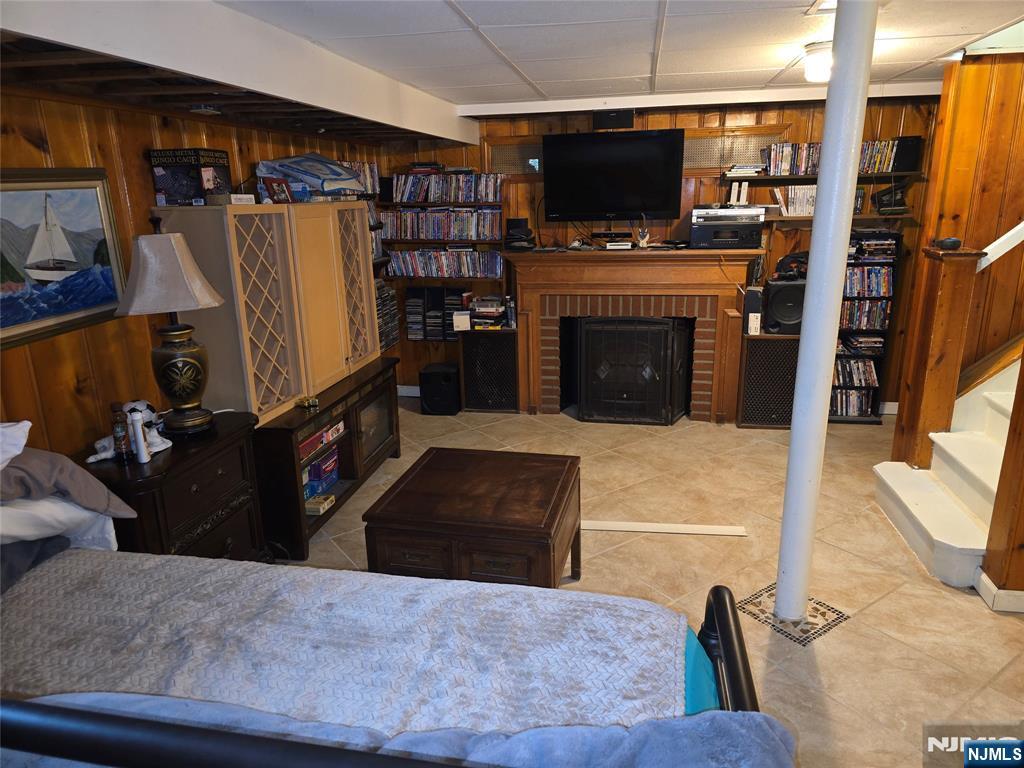 585 Monroe Place