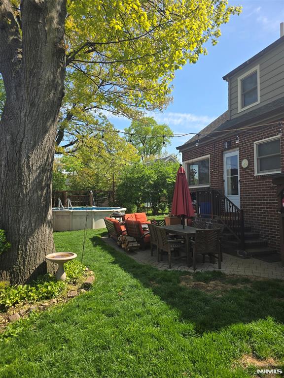 585 Monroe Place