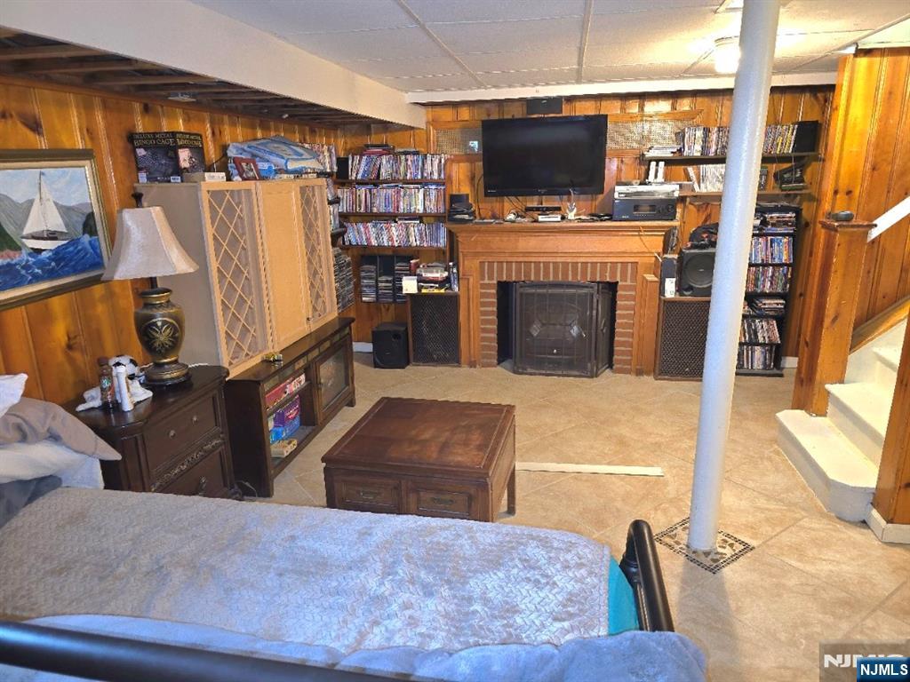 585 Monroe Place