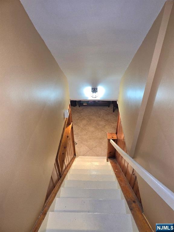 585 Monroe Place