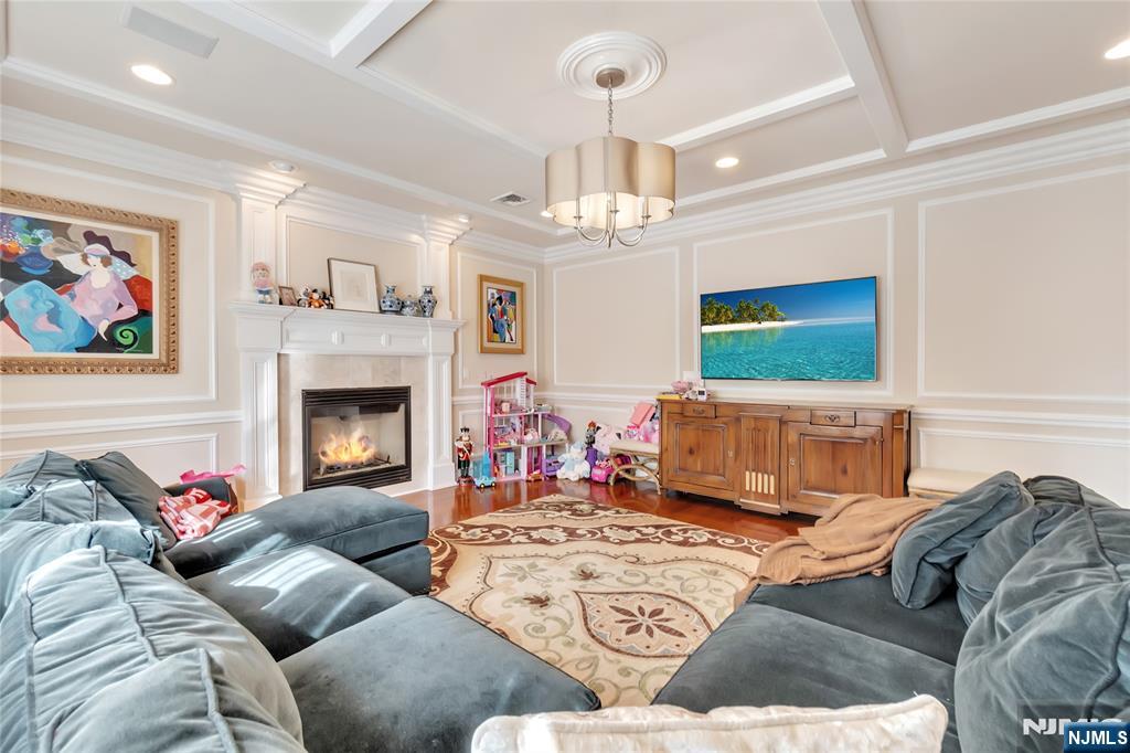 1115 Briar Way