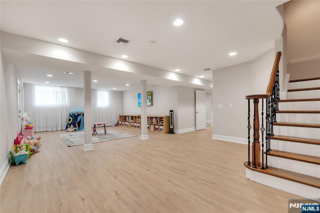 1115 Briar Way
