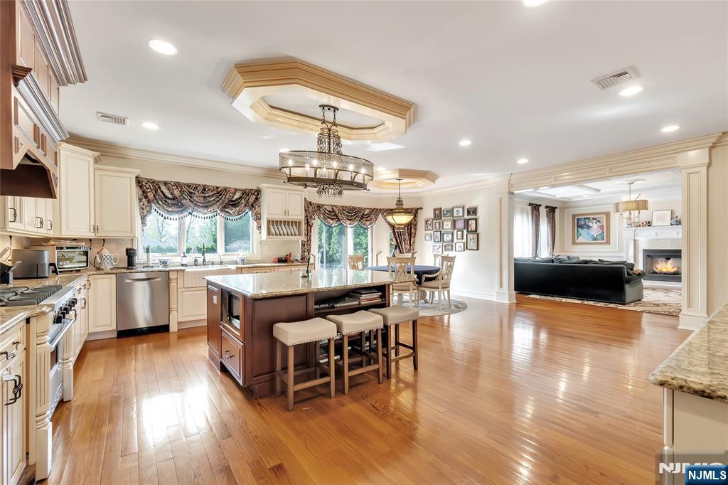 1115 Briar Way