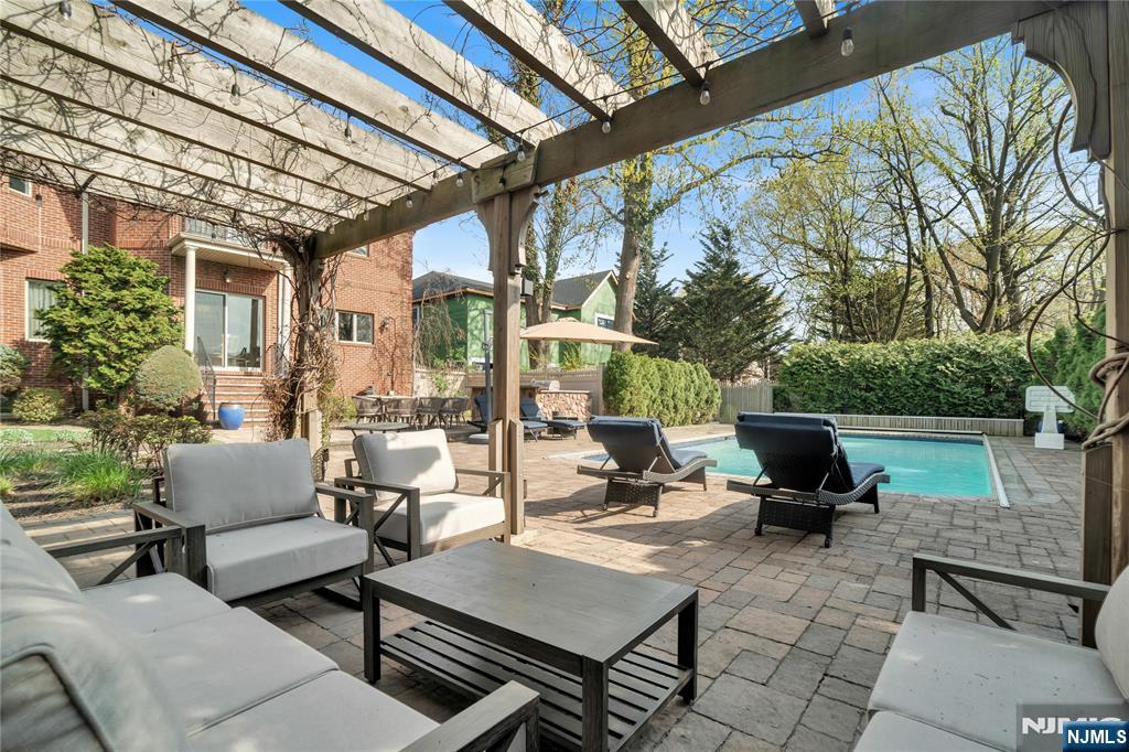 1115 Briar Way