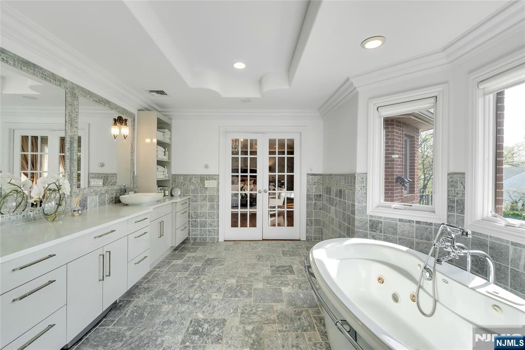 1115 Briar Way