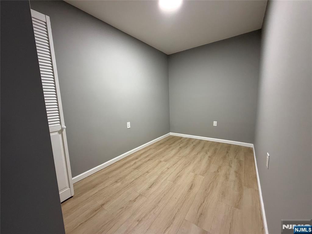 9066 Palisade Plaza