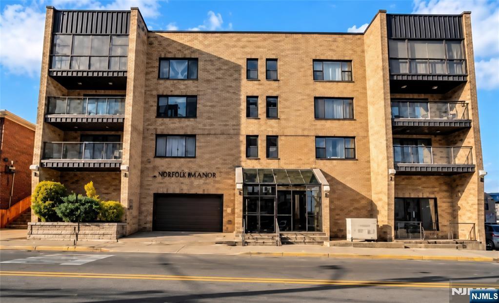 9055 Palisade Avenue 43