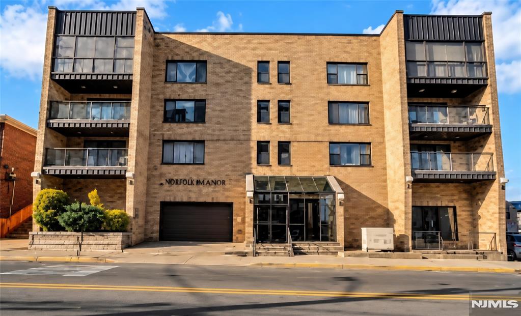 9055 Palisade Avenue 43