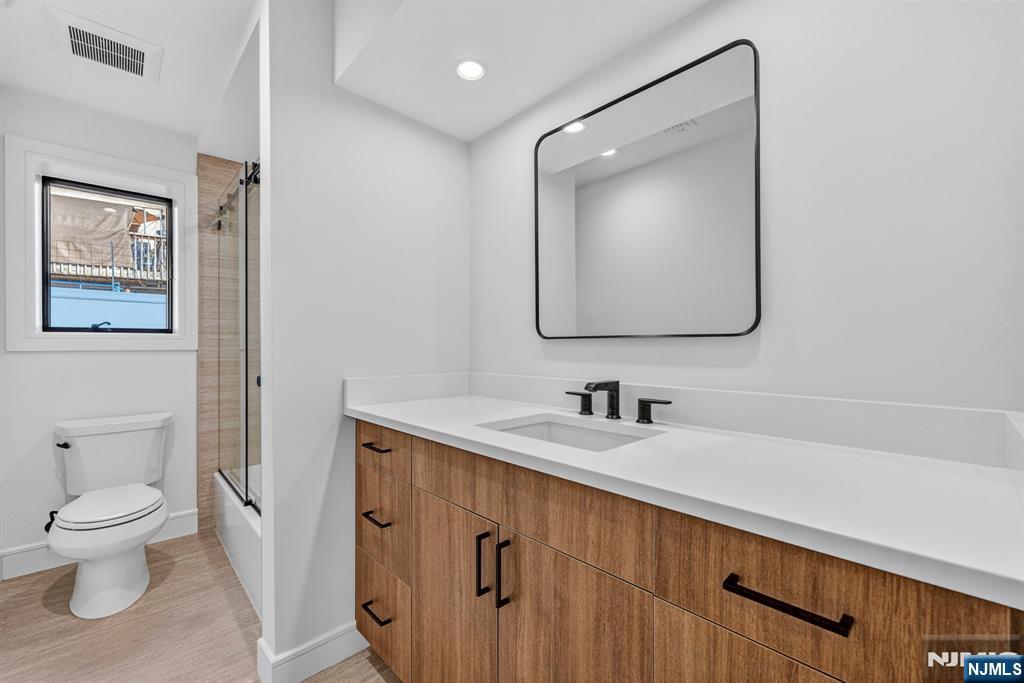 504 2nd Street A