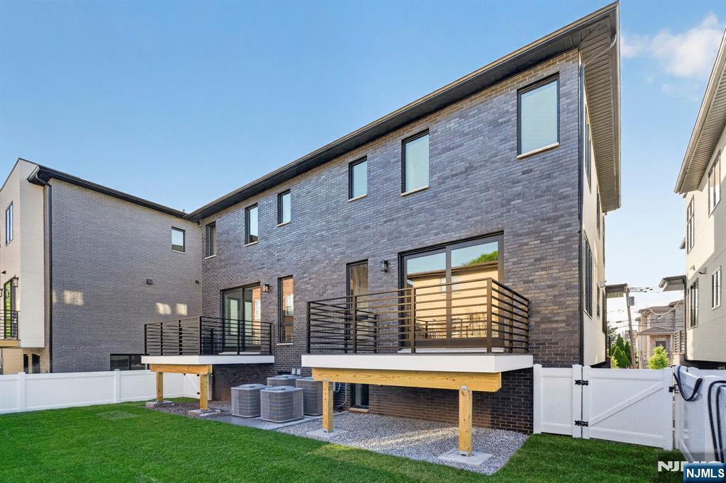 504 2nd Street A