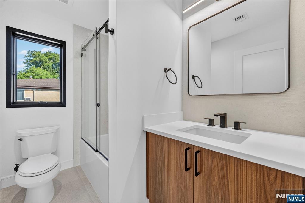 504 2nd Street A