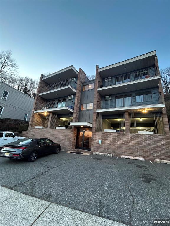 148 Undercliff Avenue